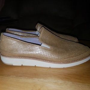 New Womens 8.5 Slip on light brown loafers